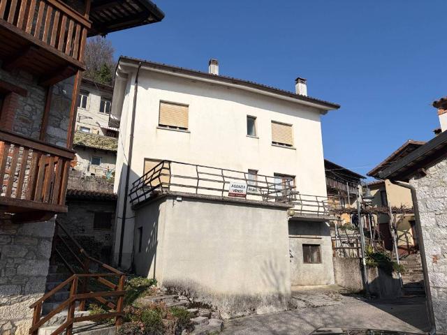 Villa Indipendente in vendita a Grimacco, Friuli-Venezia Giulia