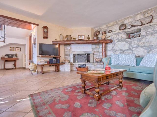 Villa Indipendente in vendita a Grone, Lombardia