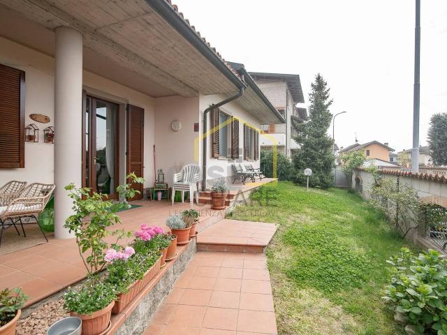 Villa Indipendente in vendita a Gropello Cairoli, Lombardia