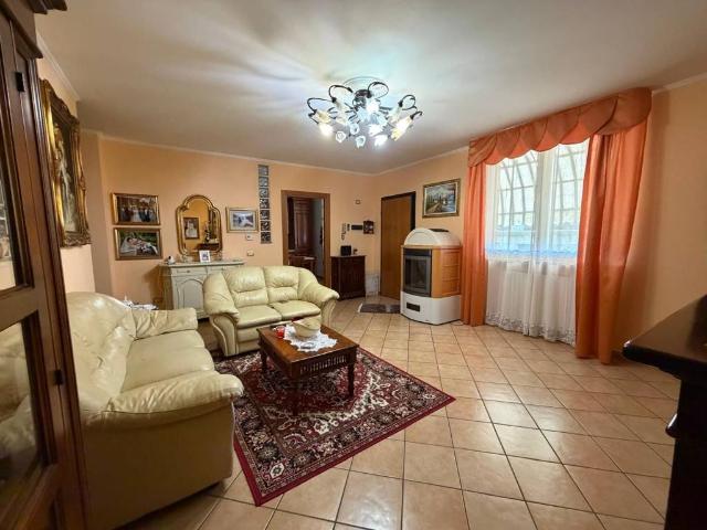 Villa Indipendente in vendita a Gropello Cairoli, Lombardia