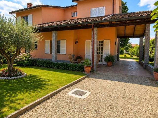 Villa Indipendente in vendita a Gropello Cairoli, Lombardia