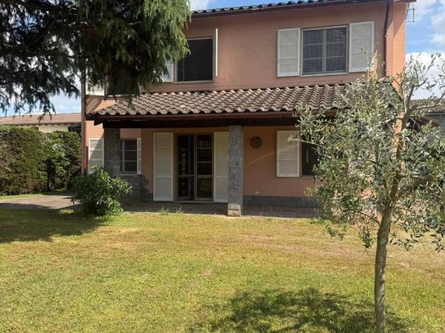 Villa Indipendente in vendita a Gropello Cairoli, Lombardia