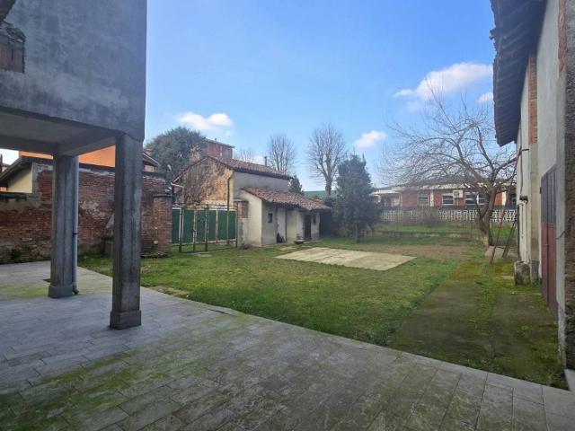 Villa Indipendente in vendita a Gropello Cairoli, Lombardia