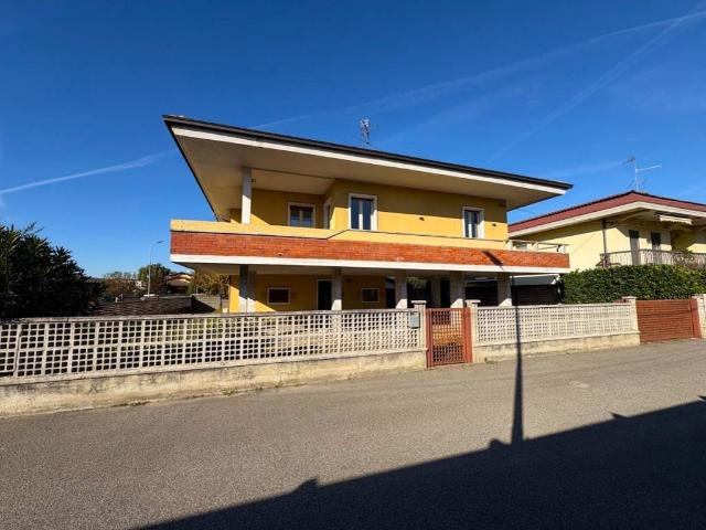 Villa Indipendente in vendita a Gropello Cairoli, Lombardia