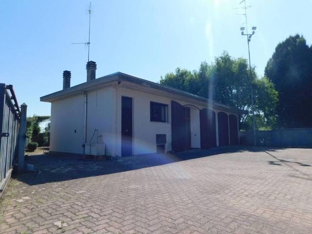 Villa Indipendente in vendita a Gropello Cairoli, Lombardia