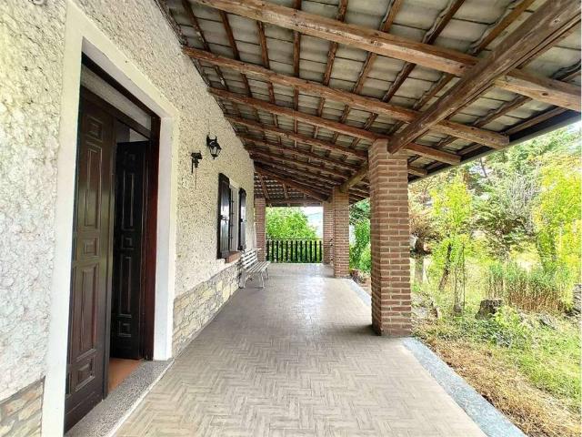 Villa Indipendente in vendita a Montechino, Gropparello