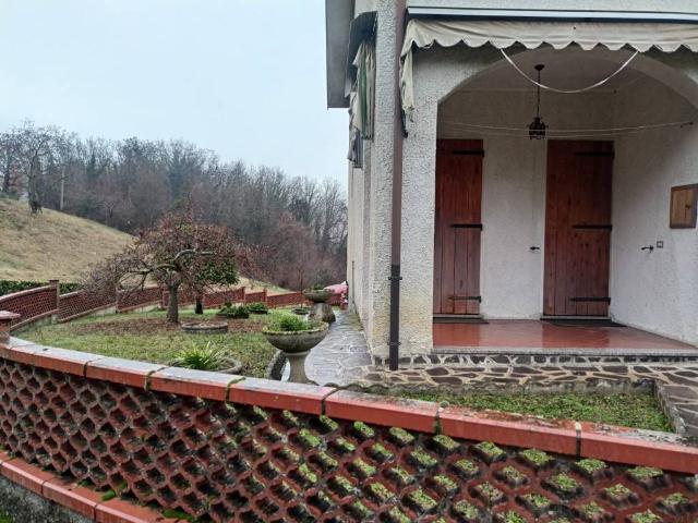 Villa Indipendente in vendita a Ca' Gazzotti, Gropparello
