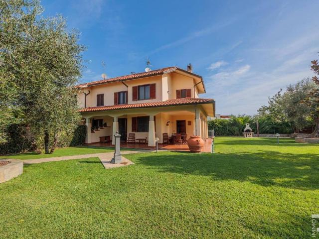 Villa Indipendente in vendita a Enaoli, Monte Argentario