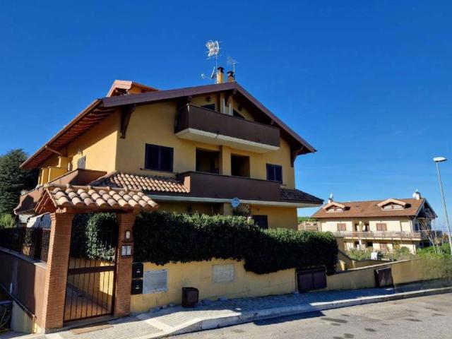 Appartamento in vendita a Squarciarelli, Roma Capitale