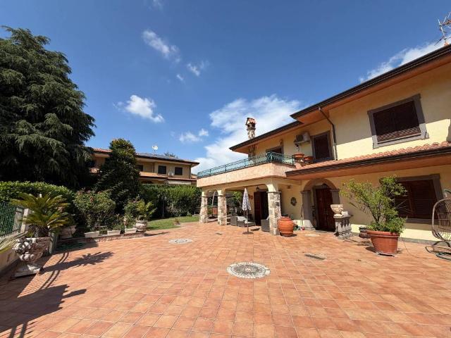 Villa Indipendente in vendita a Squarciarelli, Roma Capitale