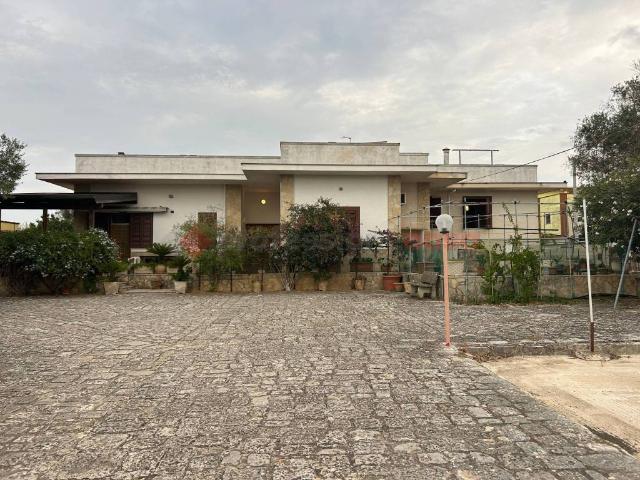 Villa Indipendente in vendita a Grottaglie, Taranto