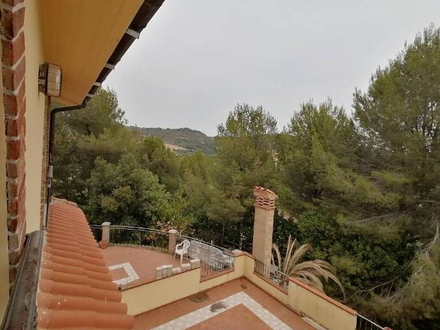 Villa Indipendente in vendita a Zona Industriale Bore Tesino, Marche
