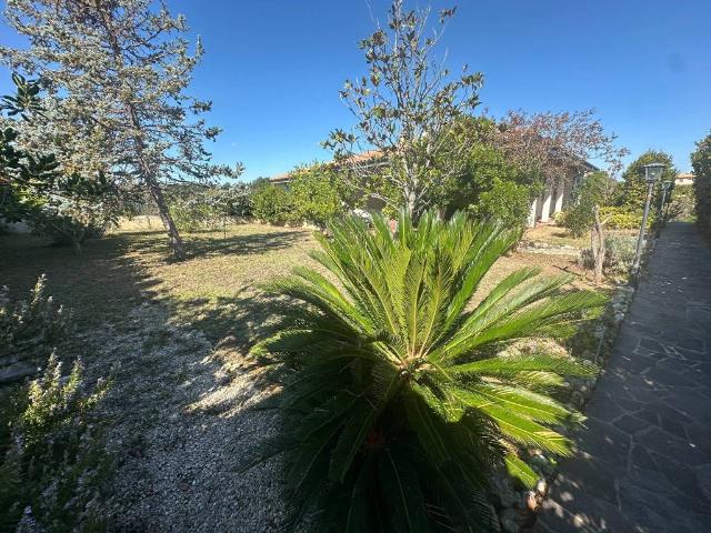Villa Indipendente in vendita a Petrella, Marche