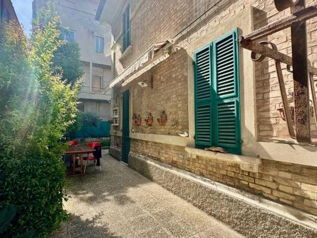 Villa Indipendente in vendita a Marche, Ascoli Piceno