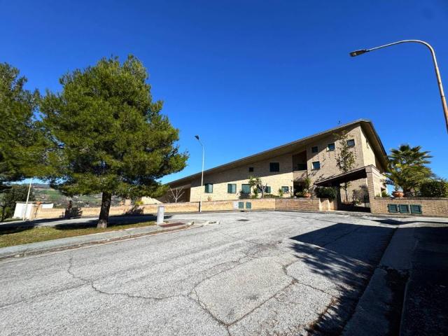 Villa Indipendente in vendita a Marche, Fermo