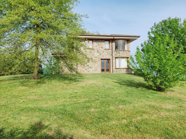 Villa Indipendente in vendita a San Lorenzo Nuovo, Lazio