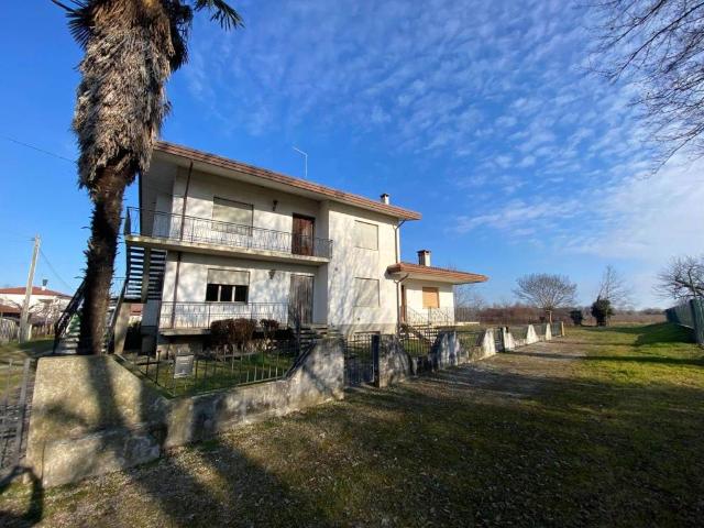 Villa Indipendente in vendita a Gruaro, Veneto