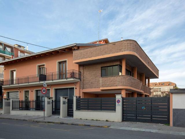 Villa Indipendente in vendita a Circoscrizione 2, Piemonte