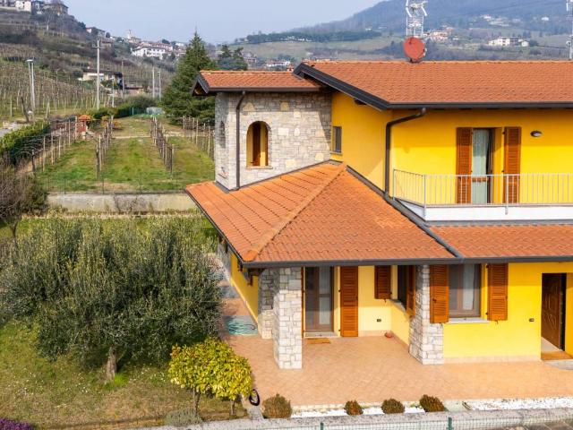 Villa Indipendente in vendita a Grumello Del Monte, Lombardia