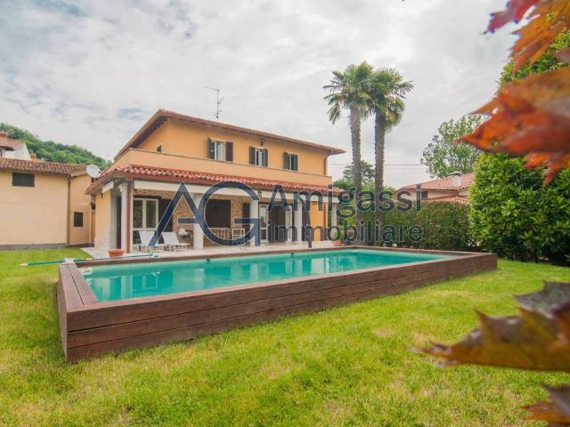 Villa Indipendente in vendita a Grumello Del Monte, Lombardia
