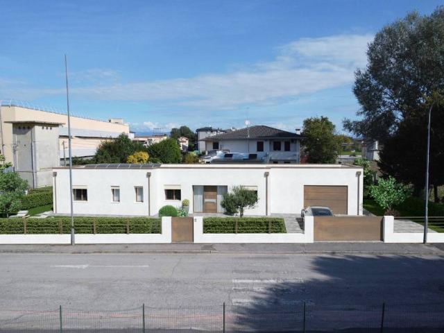 Villa Indipendente in vendita a Grumolo Delle Abbadesse, Veneto