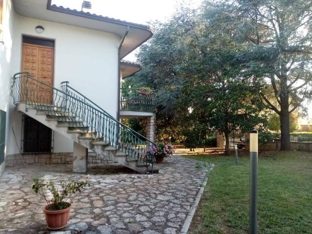 Villa Indipendente in vendita a Gualdo Cattaneo, Umbria