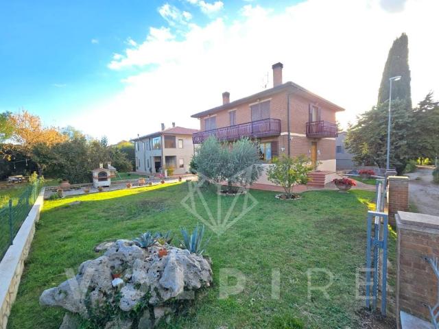Villa Indipendente in vendita a Gualdo Cattaneo, Umbria