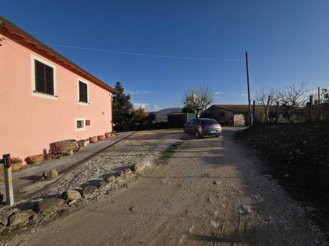 Villa Indipendente in vendita a Gualdo Cattaneo, Umbria