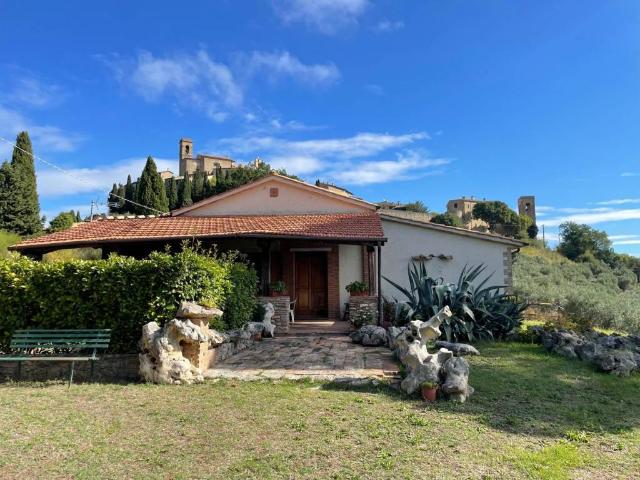 Villa Indipendente in vendita a Gualdo Cattaneo, Umbria