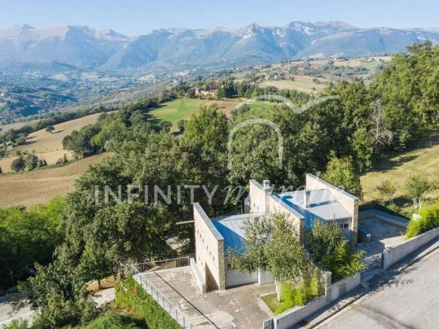 Villa Indipendente in vendita a Marche, Macerata