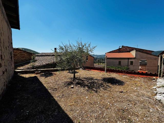Villa Indipendente in vendita a Gualdo Tadino, Umbria