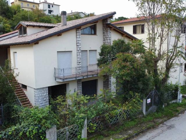 Villa Indipendente in vendita a Gualdo Tadino, Umbria