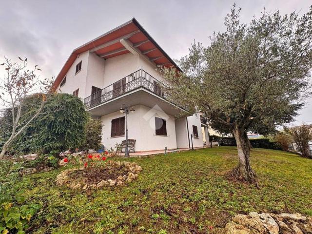 Villa Indipendente in vendita a Cerqueto, Gualdo Tadino