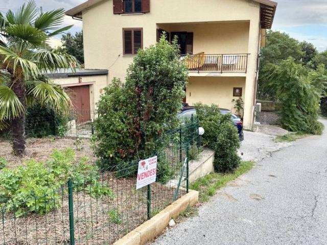 Villa Indipendente in vendita a Gualdo Tadino, Umbria