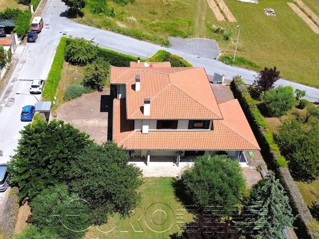 Villa Indipendente in vendita a Gualdo Tadino, Umbria