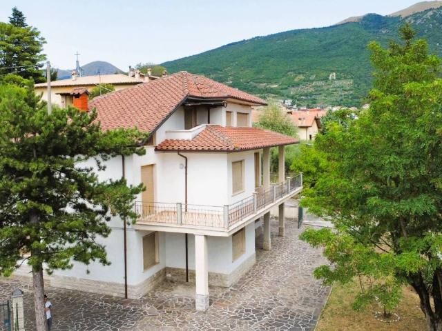 Villa Indipendente in vendita a Gualdo Tadino, Umbria