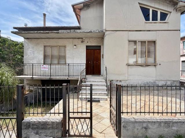 Villa Indipendente in vendita a Gualdo Tadino, Umbria