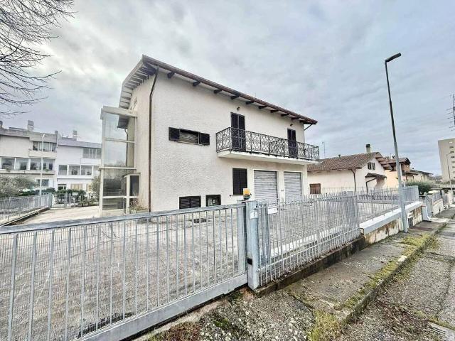Villa Indipendente in vendita a Gualdo Tadino, Umbria