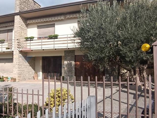 Villa Indipendente in vendita a Gualdo Tadino, Umbria