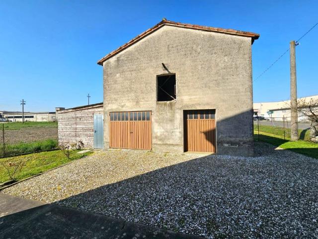 Villa Indipendente in vendita a Bassa Reggiana, Re