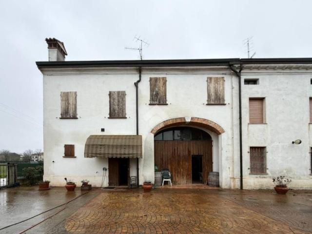 Villa Indipendente in vendita a Bassa Reggiana, Re