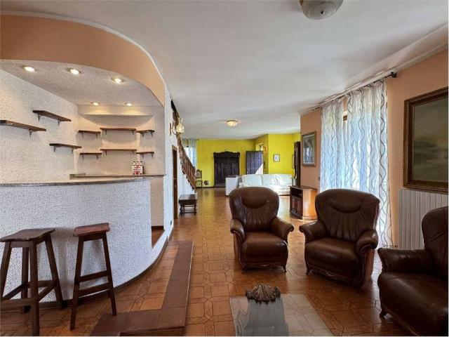 Villa Indipendente in vendita a Guanzate, Lombardia
