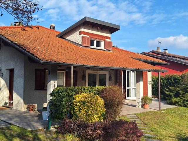 Villa Indipendente in vendita a Guanzate, Lombardia