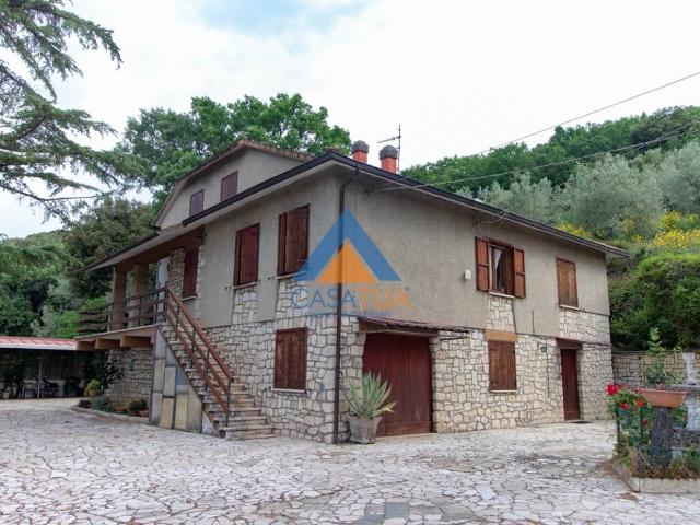 Villa Indipendente in vendita a Guardea, Umbria