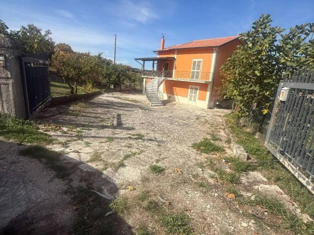 Villa Indipendente in vendita a Guardia Lombardi, Campania