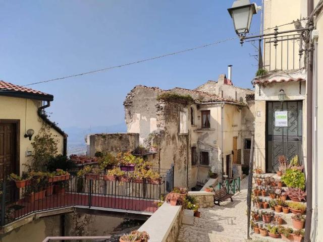 Villa Indipendente in vendita a Guardia Sanframondi, Campania