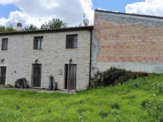 Villa Indipendente in vendita a Guardiaregia, Molise
