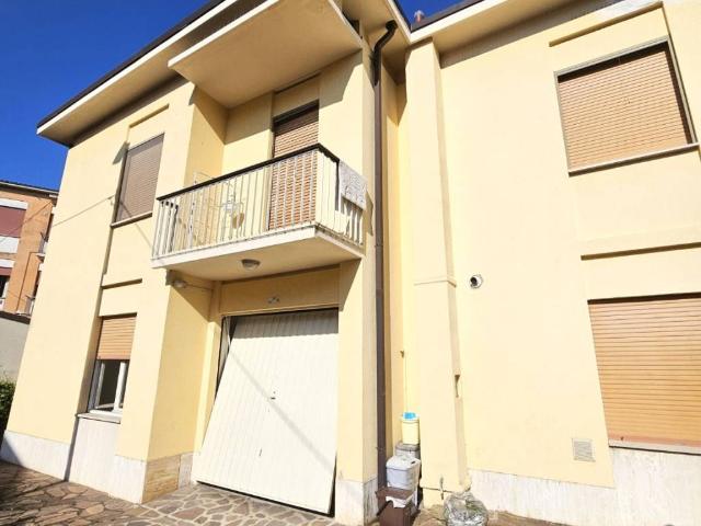 Villa Indipendente in vendita a Duomo, Guastalla