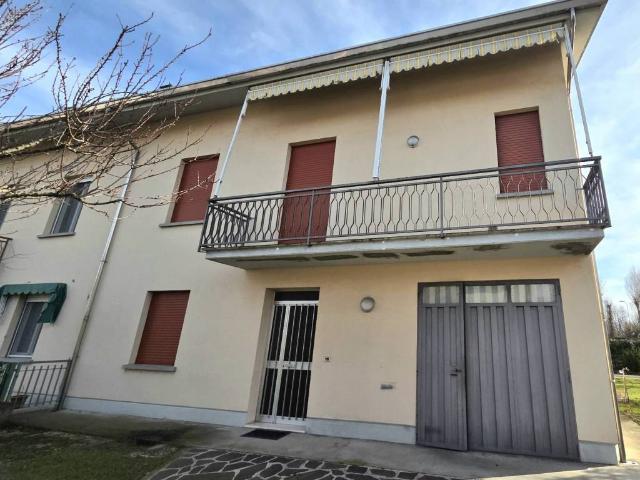 Villa Indipendente in vendita a Duomo, Guastalla
