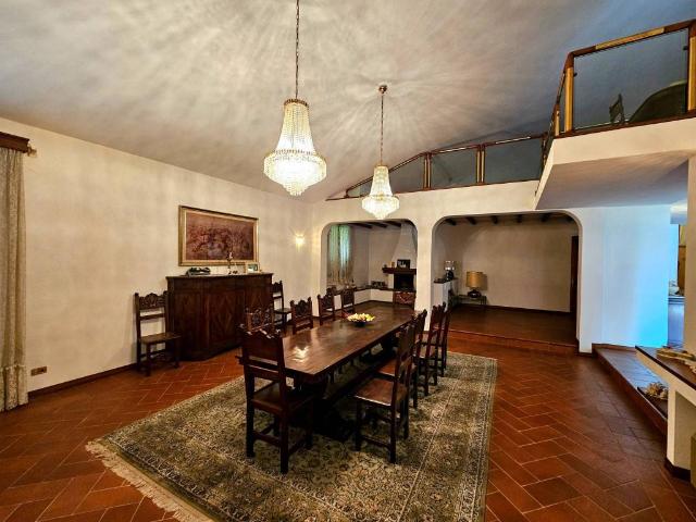 Villa Indipendente in vendita a Duomo, Guastalla